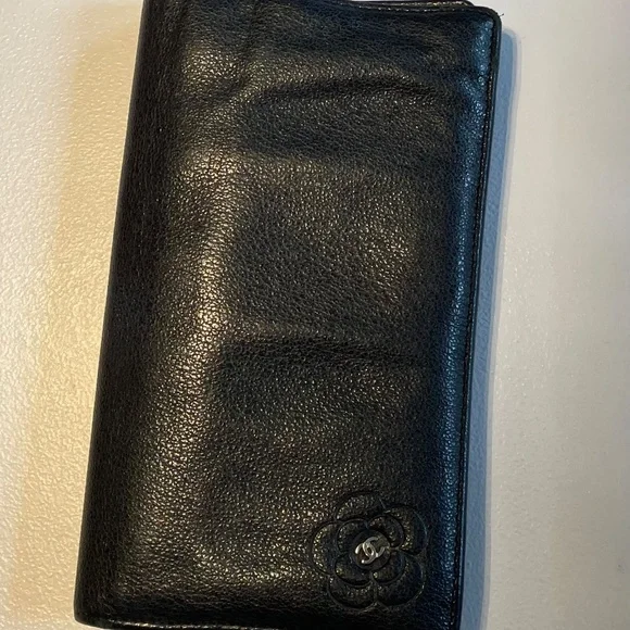 Chanel - Picture 2 of 4